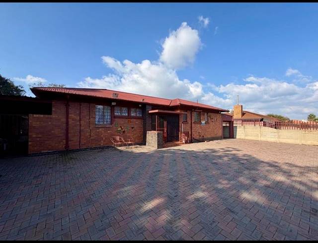 3 BEDROOM HOUSE FOR SALE IN VANDERBIJLPARK CW 5